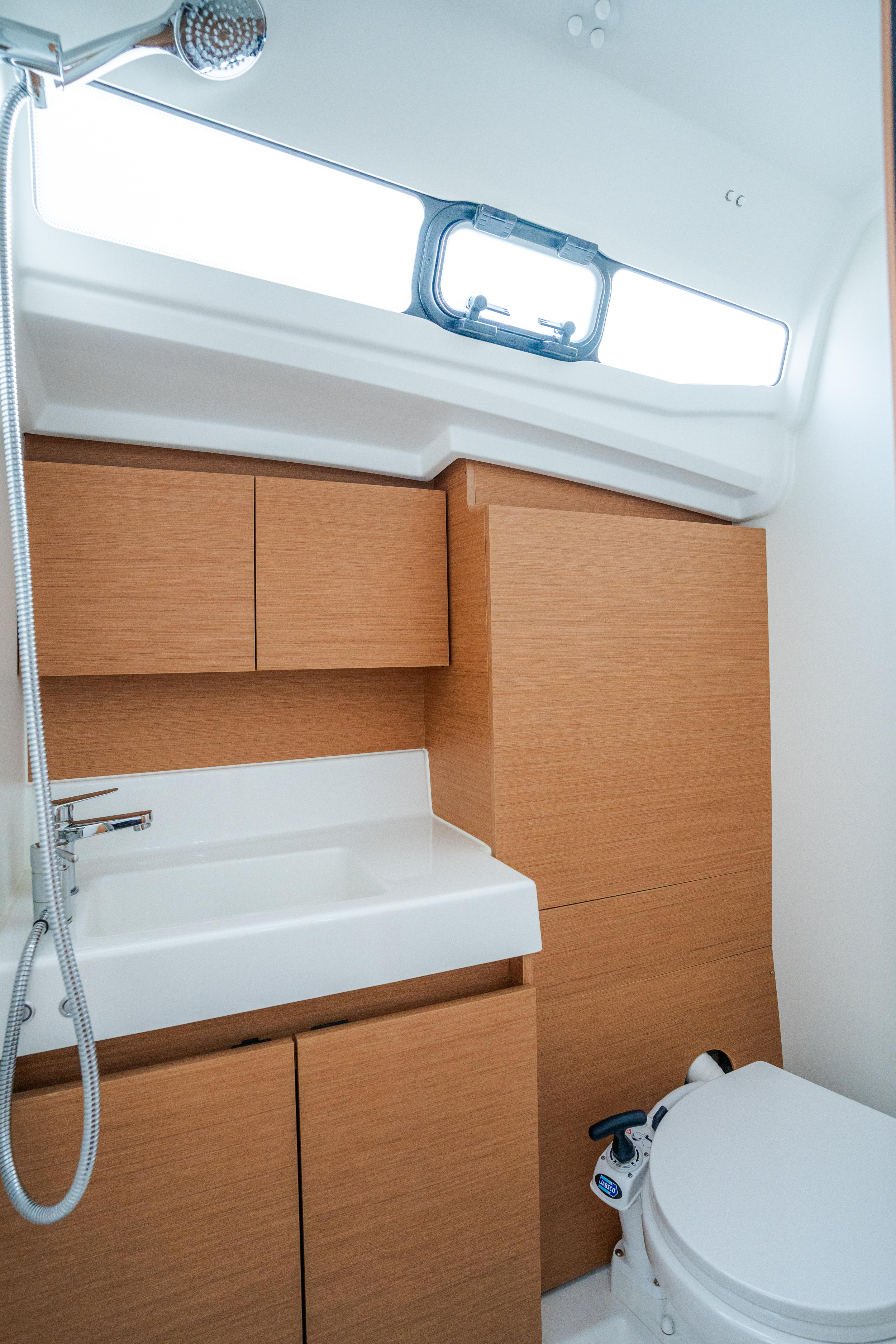 Sun Odyssey 380 — photo 6