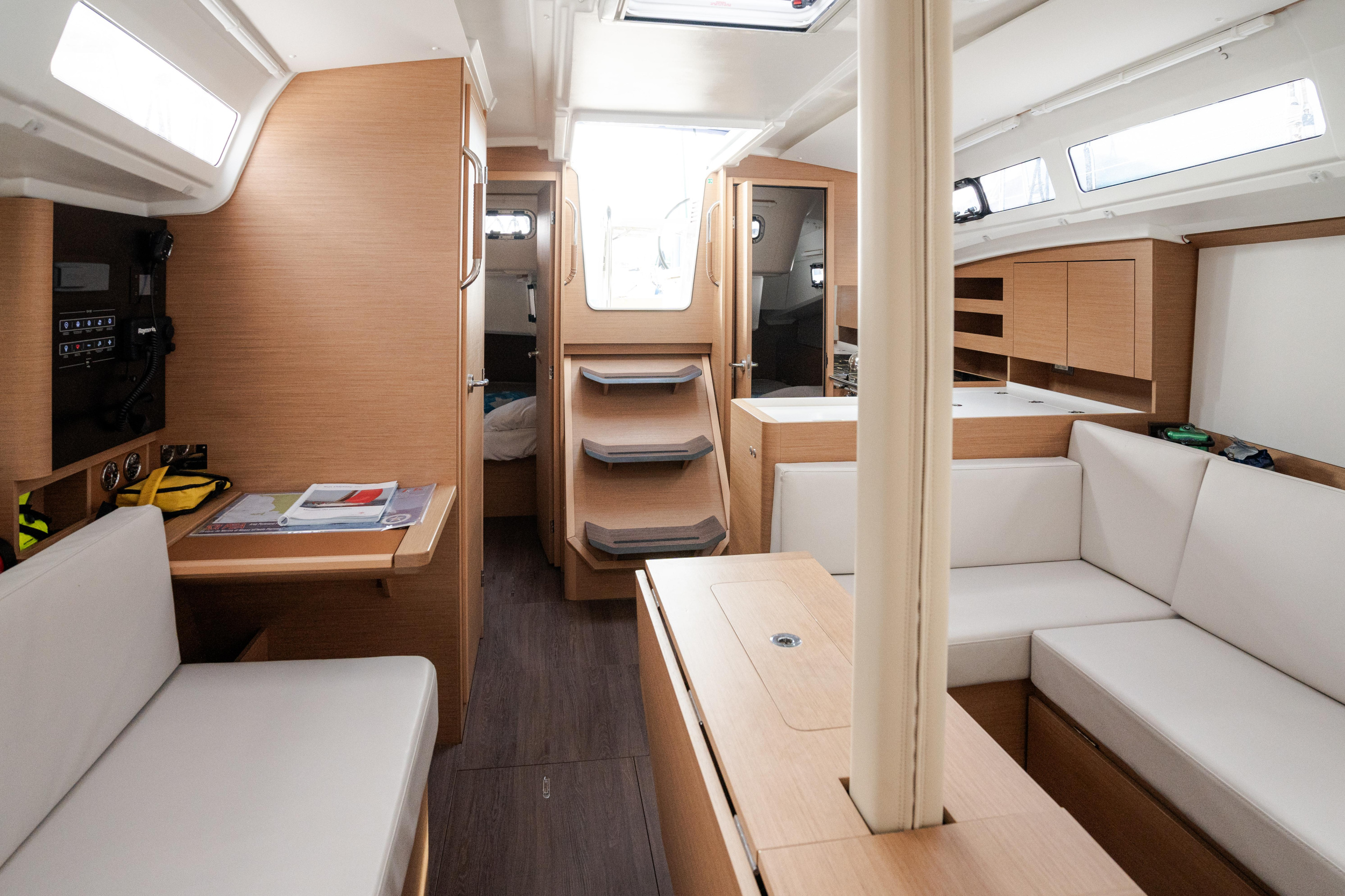 Sun Odyssey 380 — photo 2