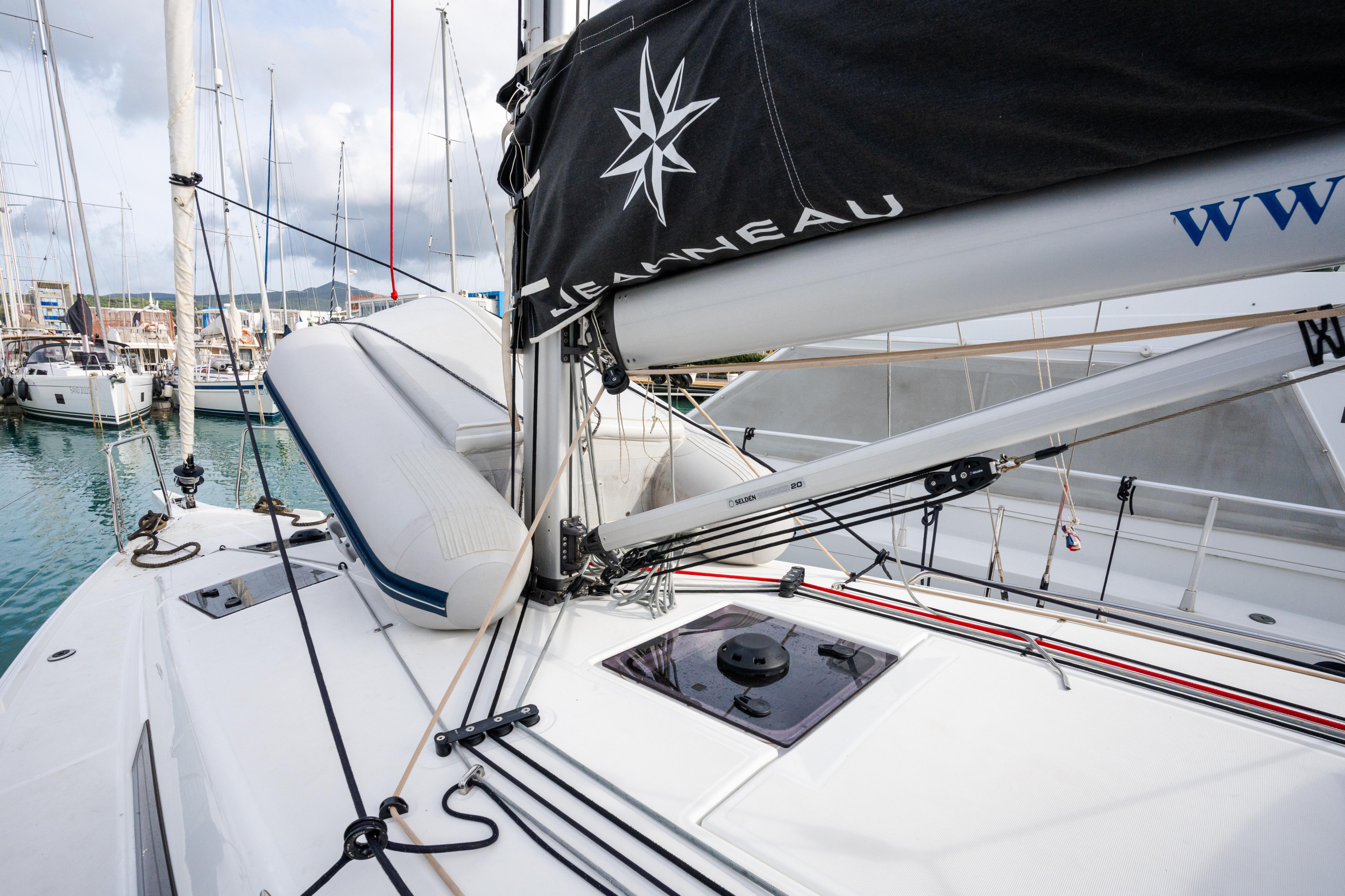 Sun Odyssey 380 — photo 4