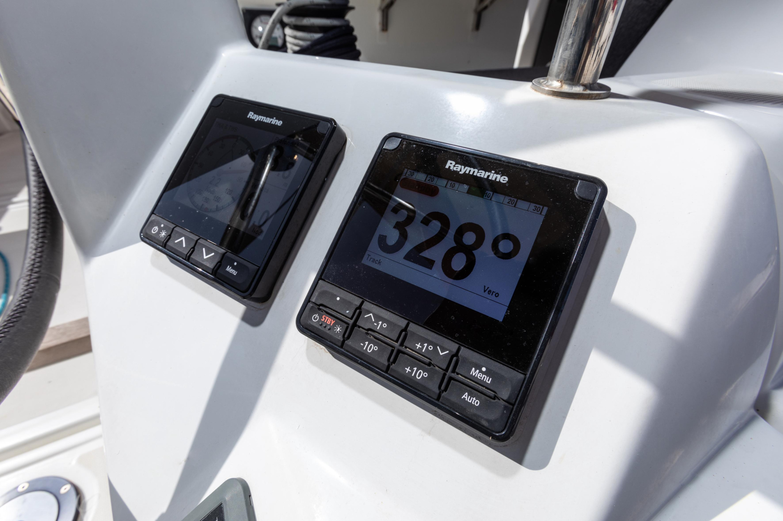 Sun Odyssey 440 — photo 9
