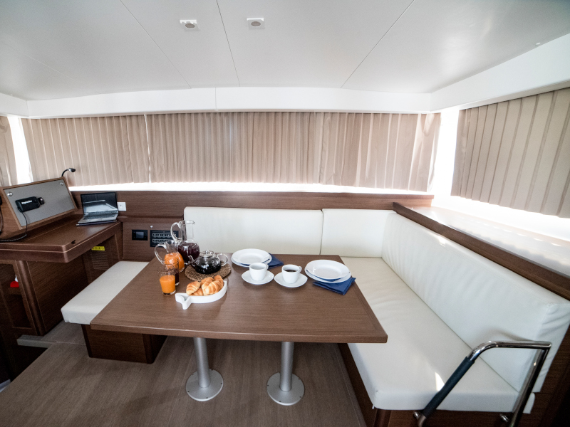 Lagoon 40 — photo 20
