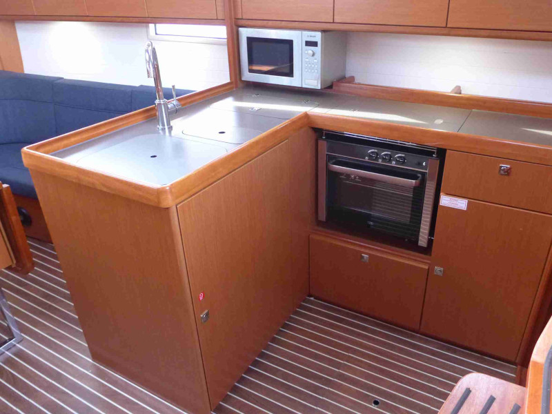 Bavaria Cruiser 37 — photo 8