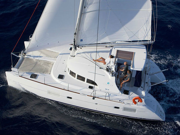Lagoon 380 — photo 1