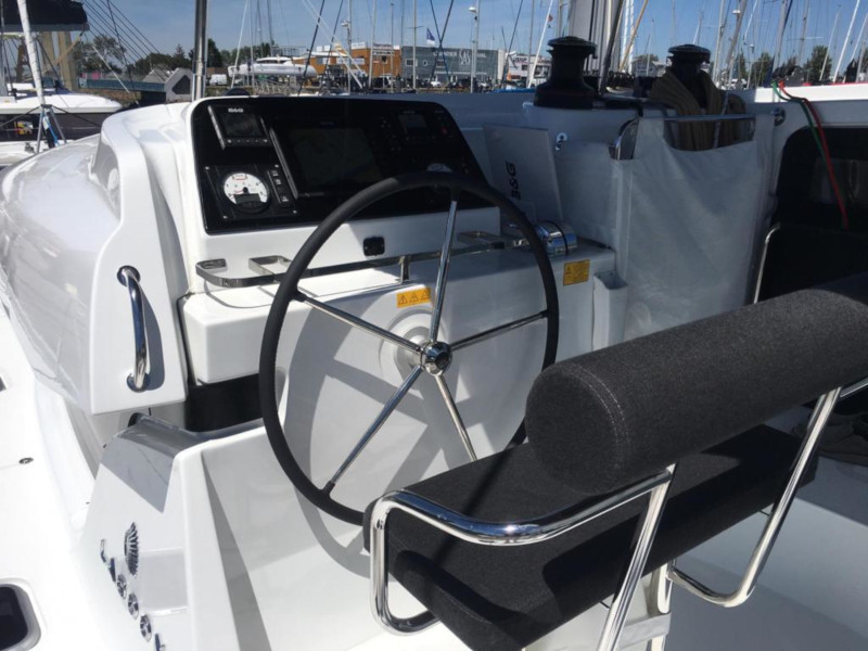 Lagoon 42 — photo 9