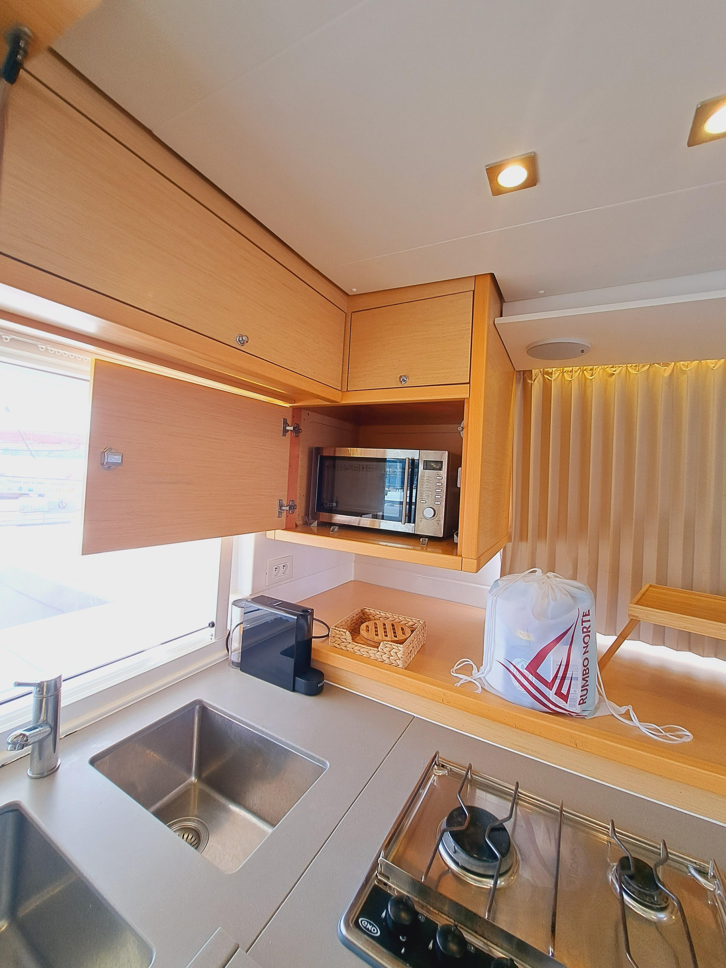 LAGOON 450 — photo 6