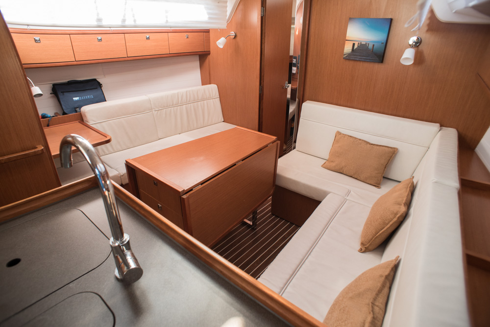 Bavaria Cruiser 37 — photo 6