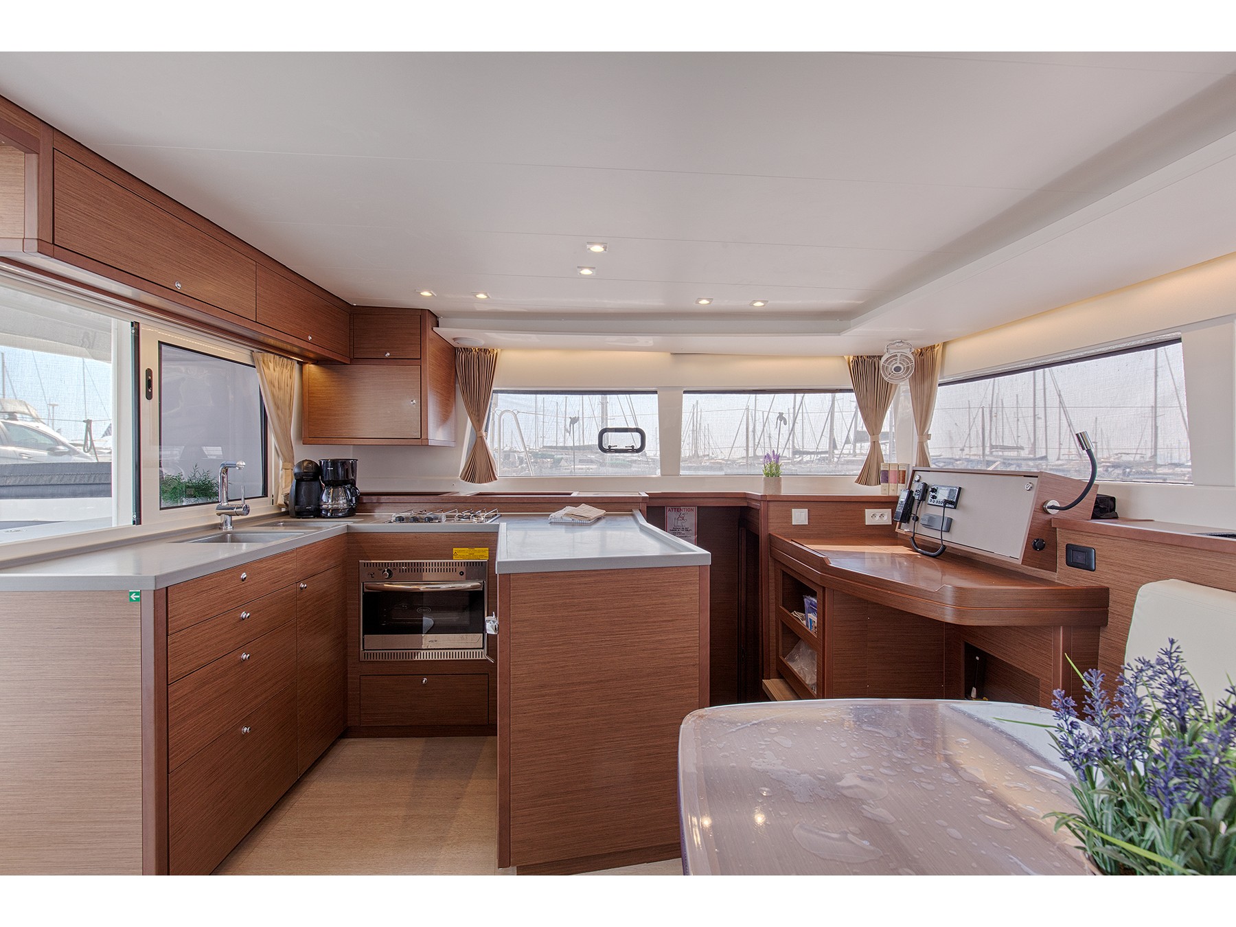 Lagoon 450 Flybridge — photo 2