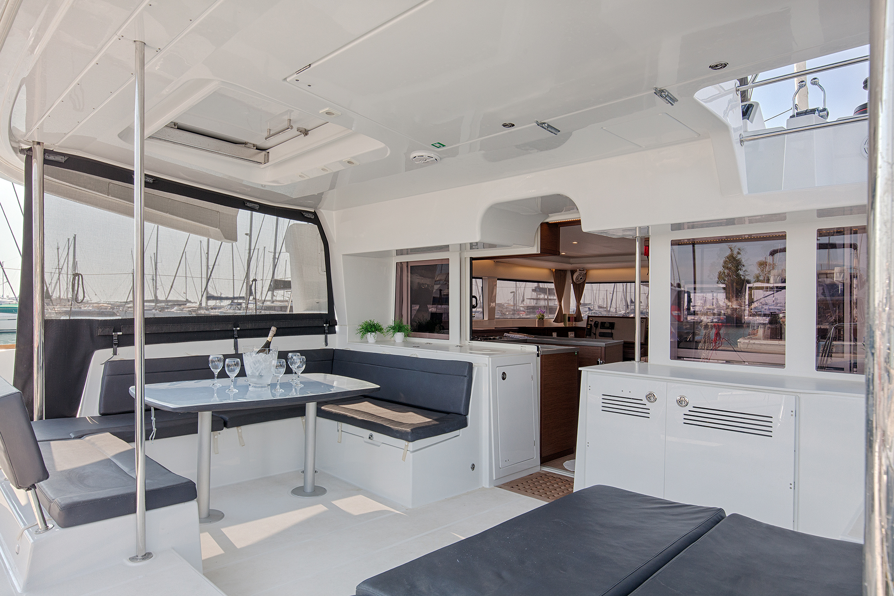 Lagoon 450 Flybridge — photo 5