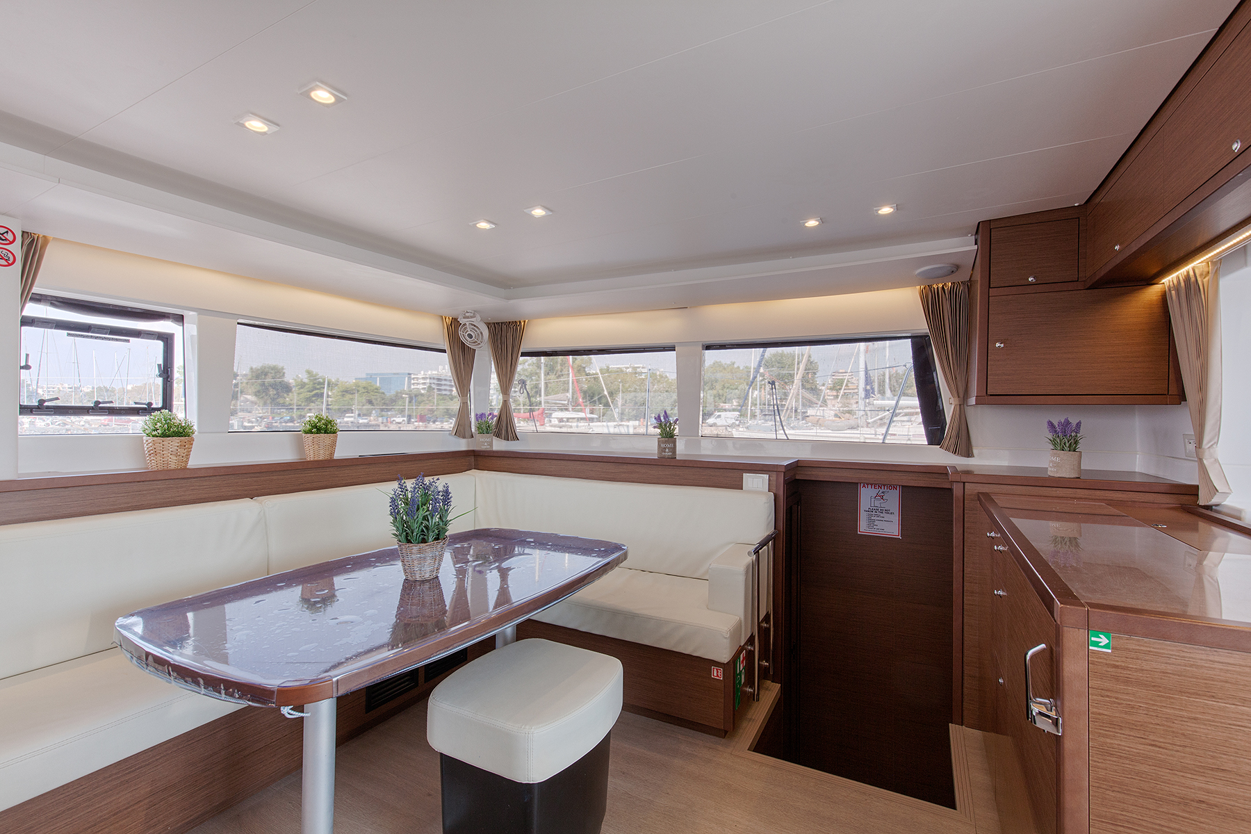 Lagoon 450 Flybridge — photo 15