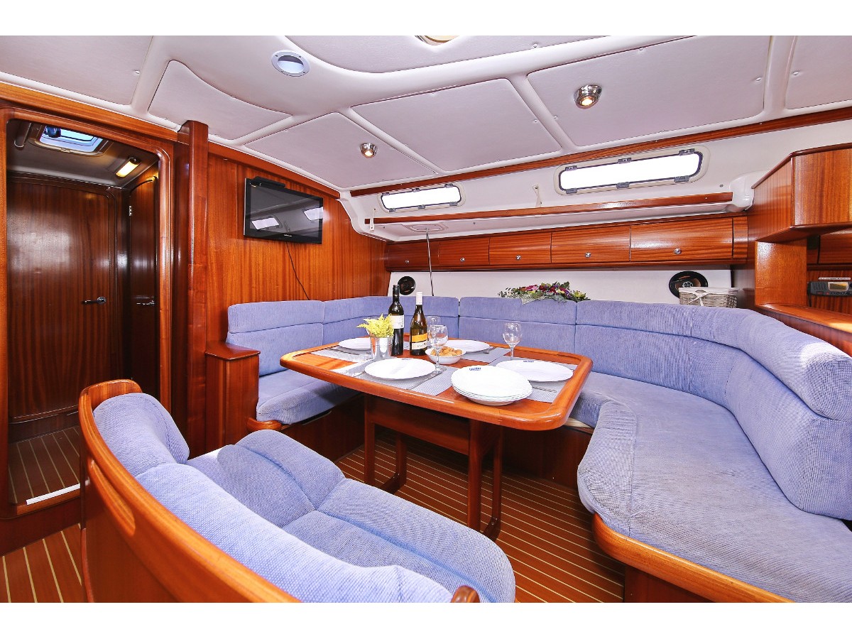 Bavaria 44 — photo 5