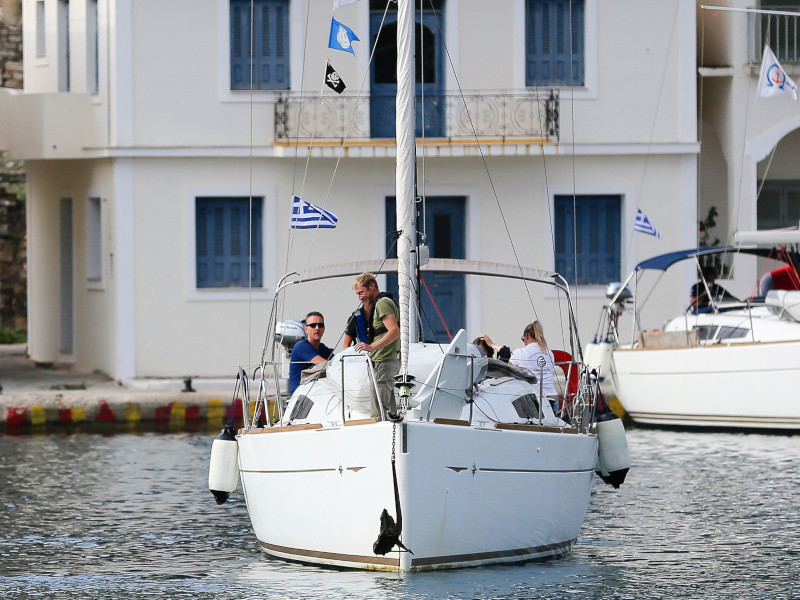Sun Odyssey 33i — photo 1