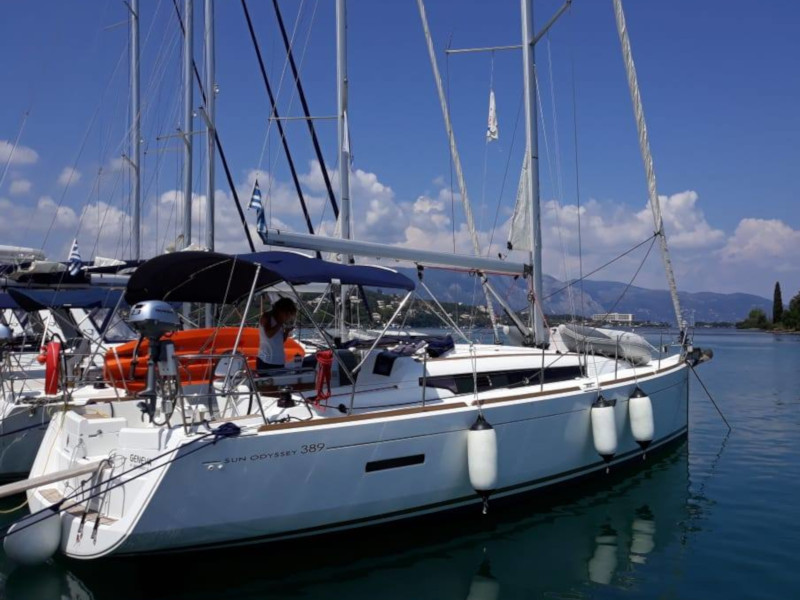 Sun Odyssey 389 — photo 1
