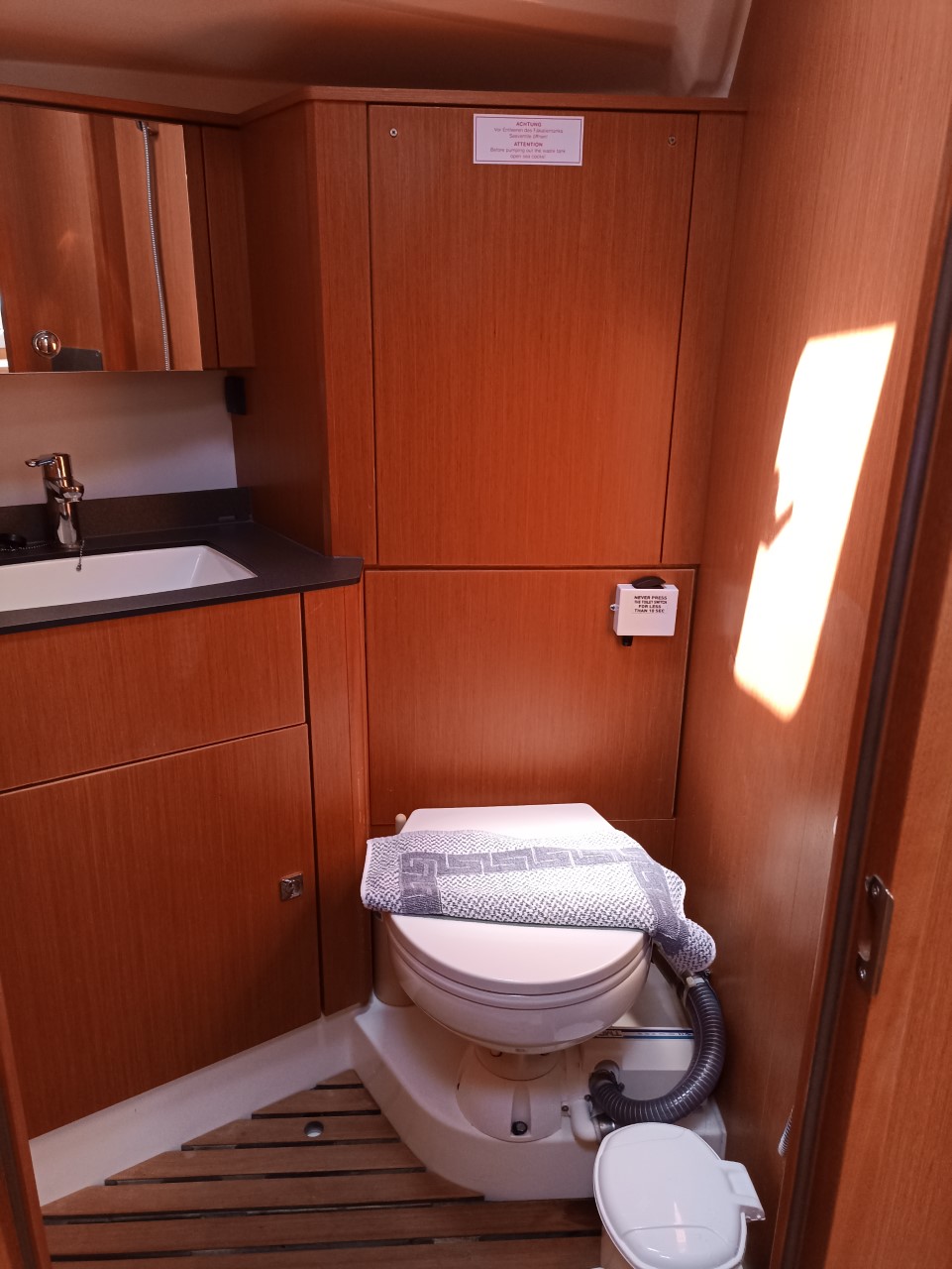 Bavaria Cruiser 41 — photo 9