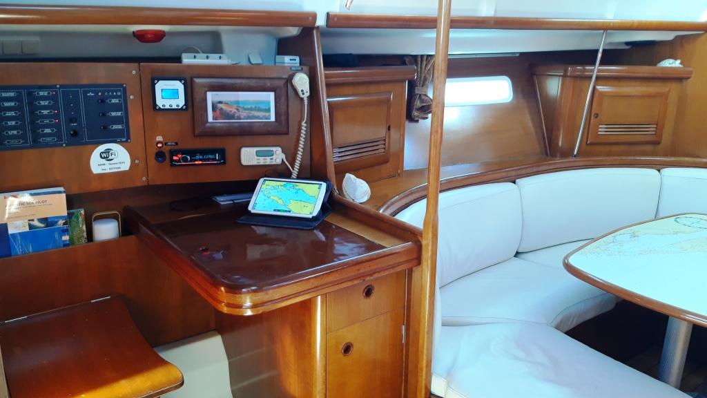 Oceanis 393 Clipper — photo 23