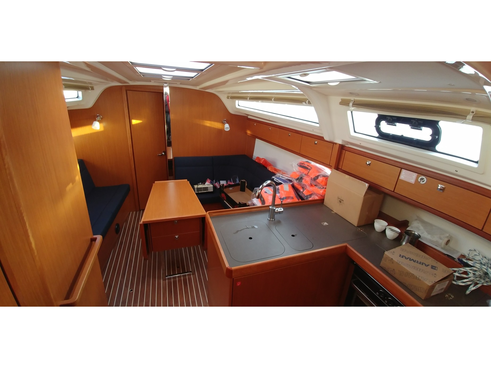 Bavaria Cruiser 37 — photo 13