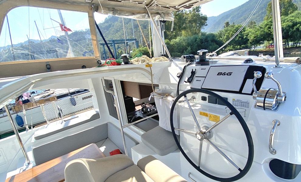 Lagoon 40 — photo 5
