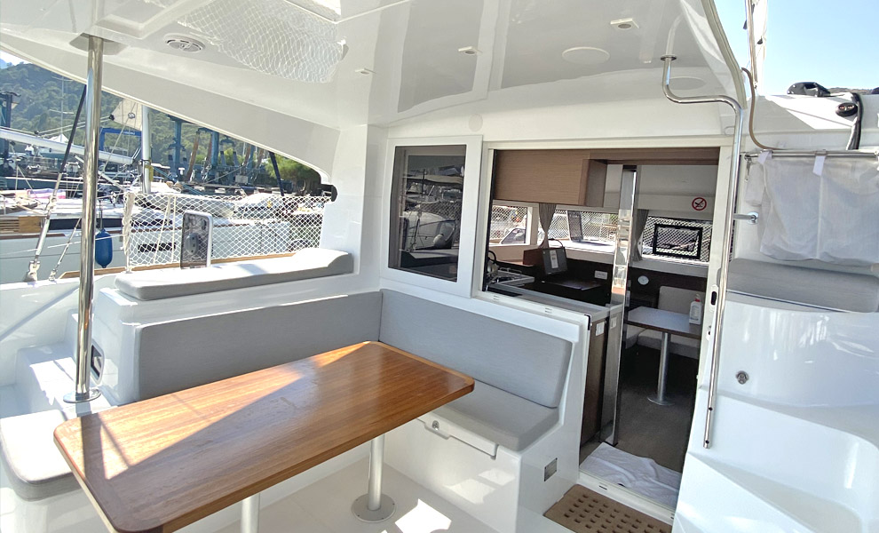 Lagoon 40 — photo 2