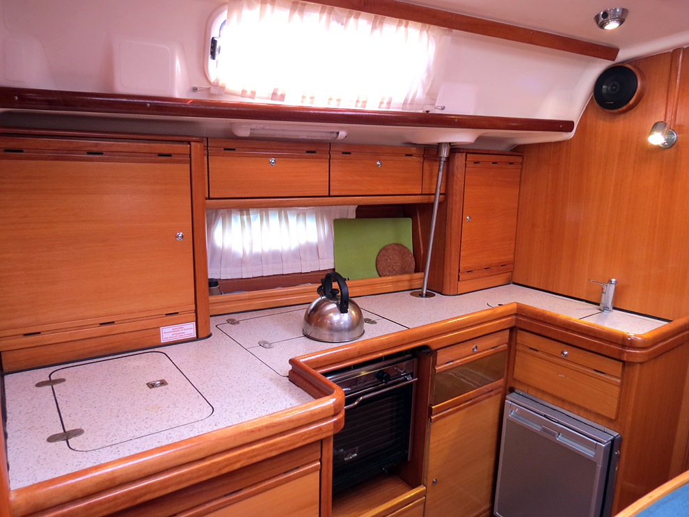 Bavaria 42 Cruiser — photo 3