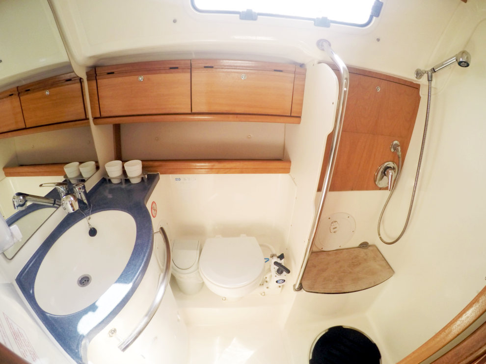 Bavaria 42 Cruiser — photo 2