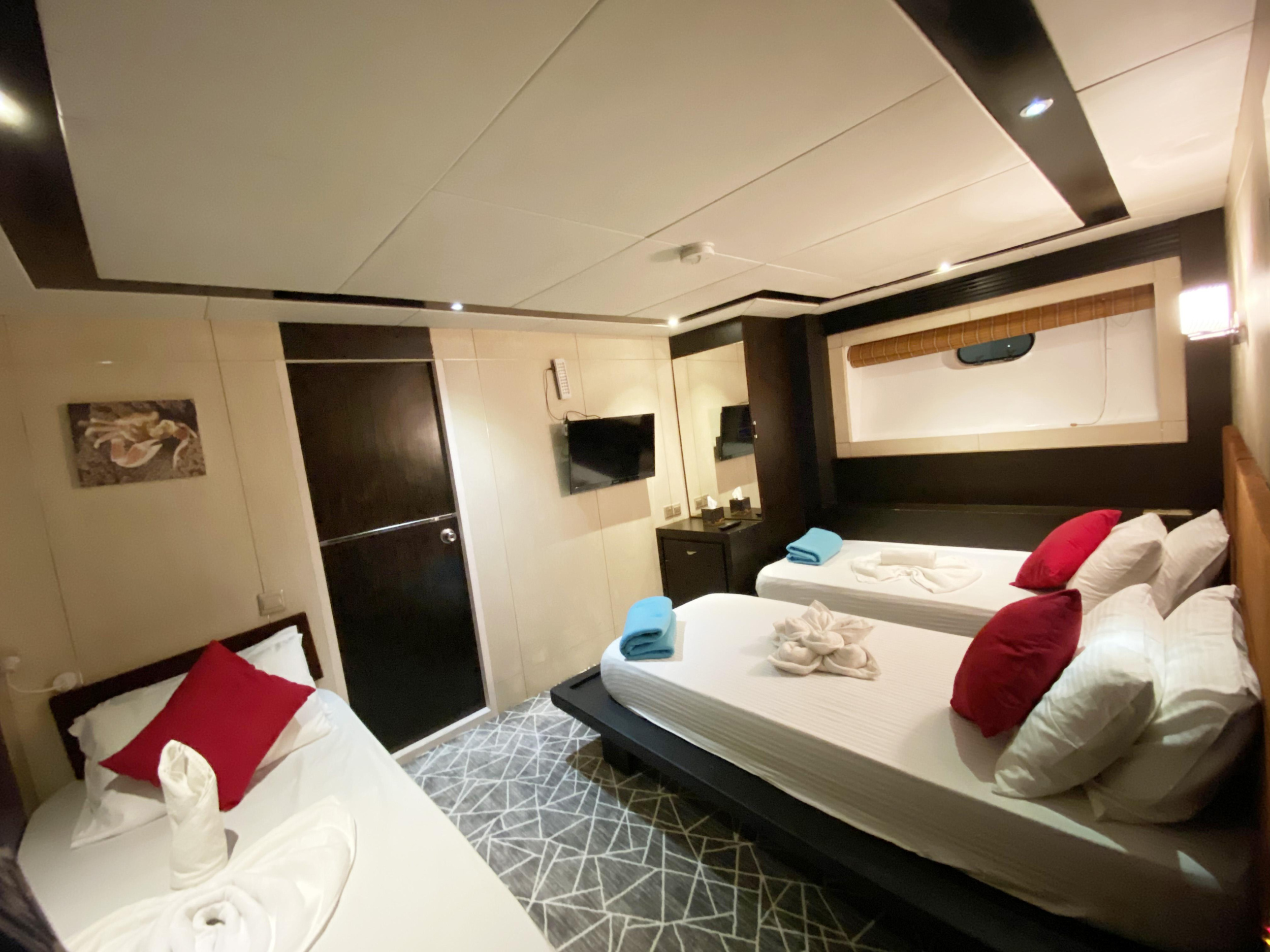 Motoryacht 33M — photo 7