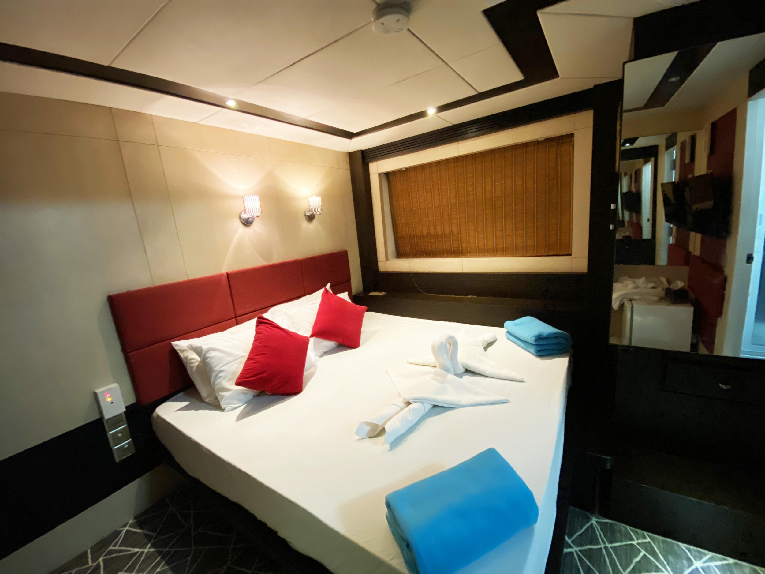 Motoryacht 33M — photo 10