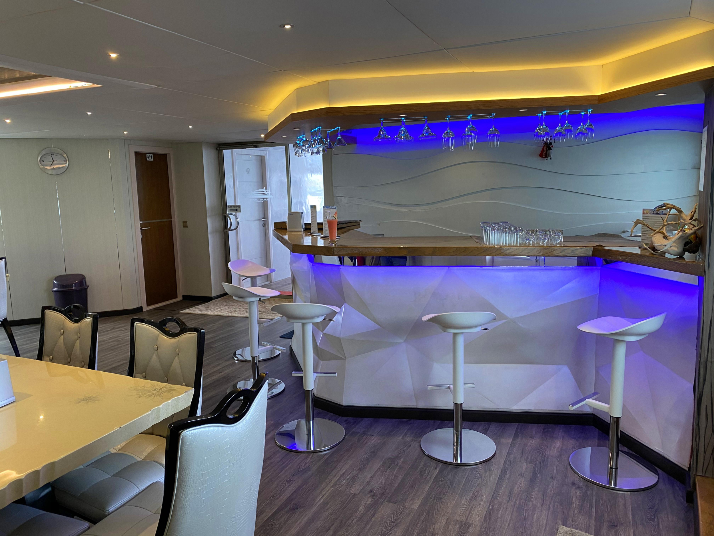 Motoryacht 33M — photo 8