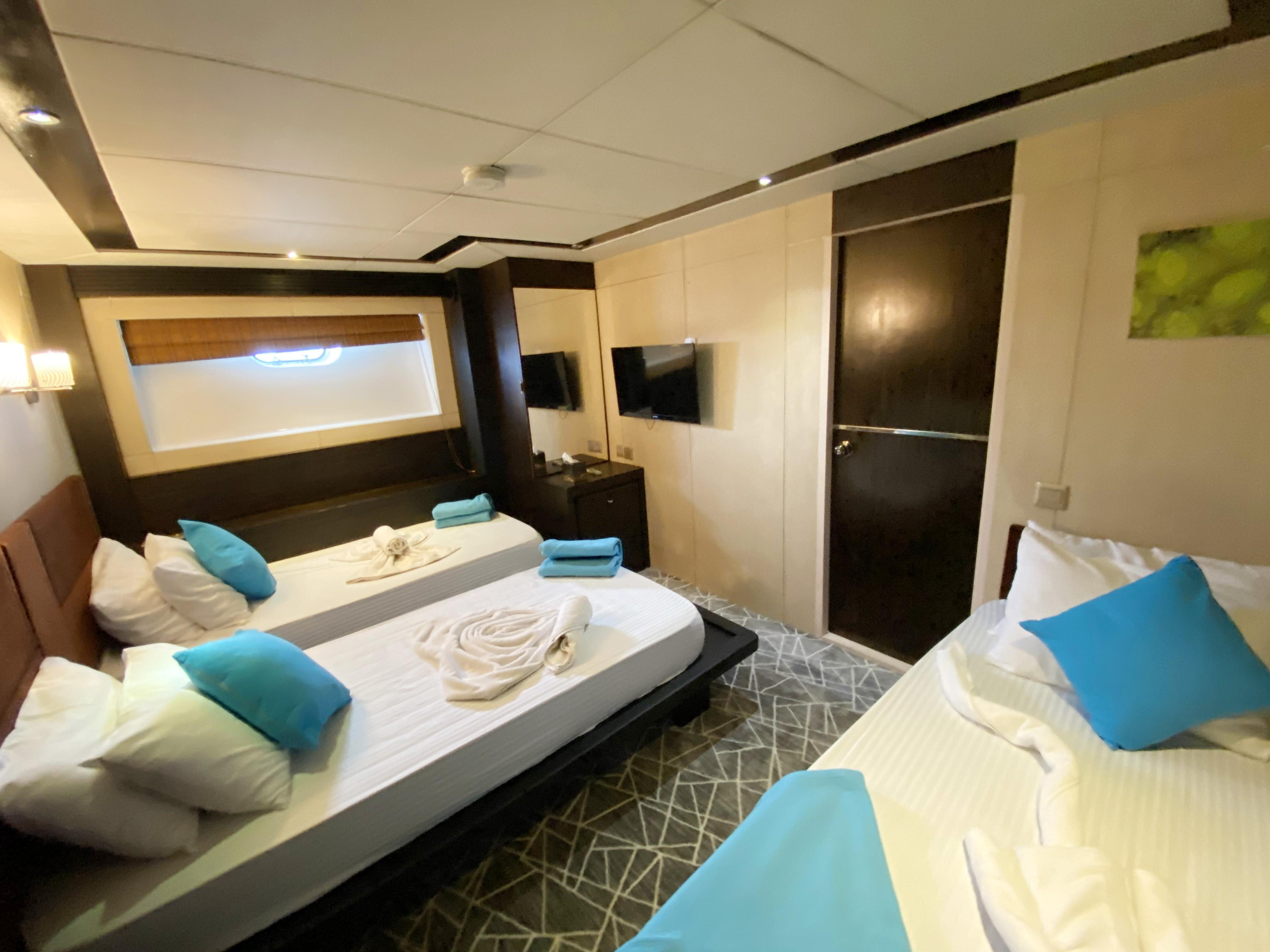 Motoryacht 33M — photo 9