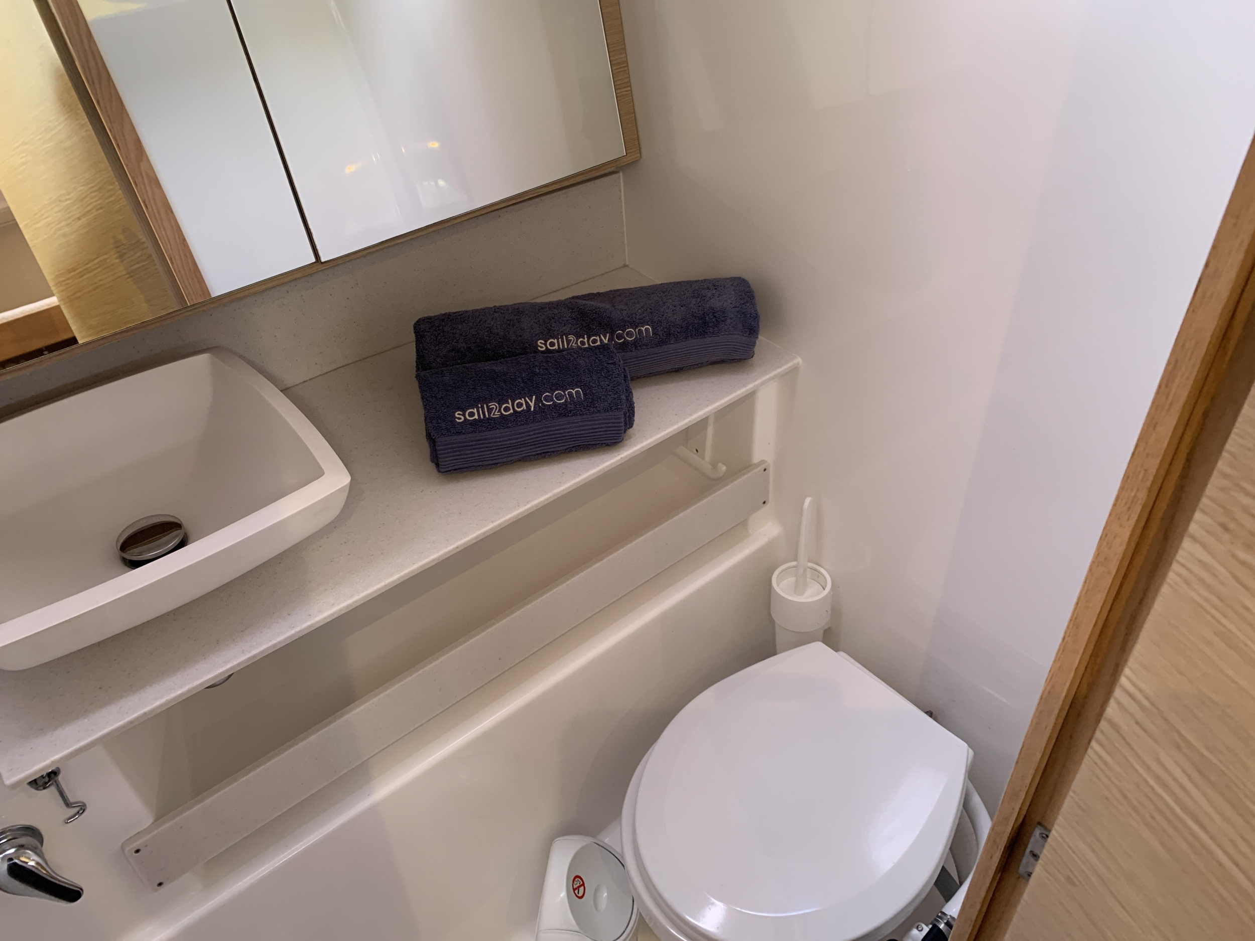Dufour 430 — photo 23