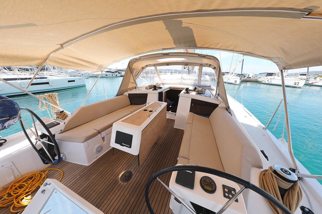 Dufour 430 — photo 1