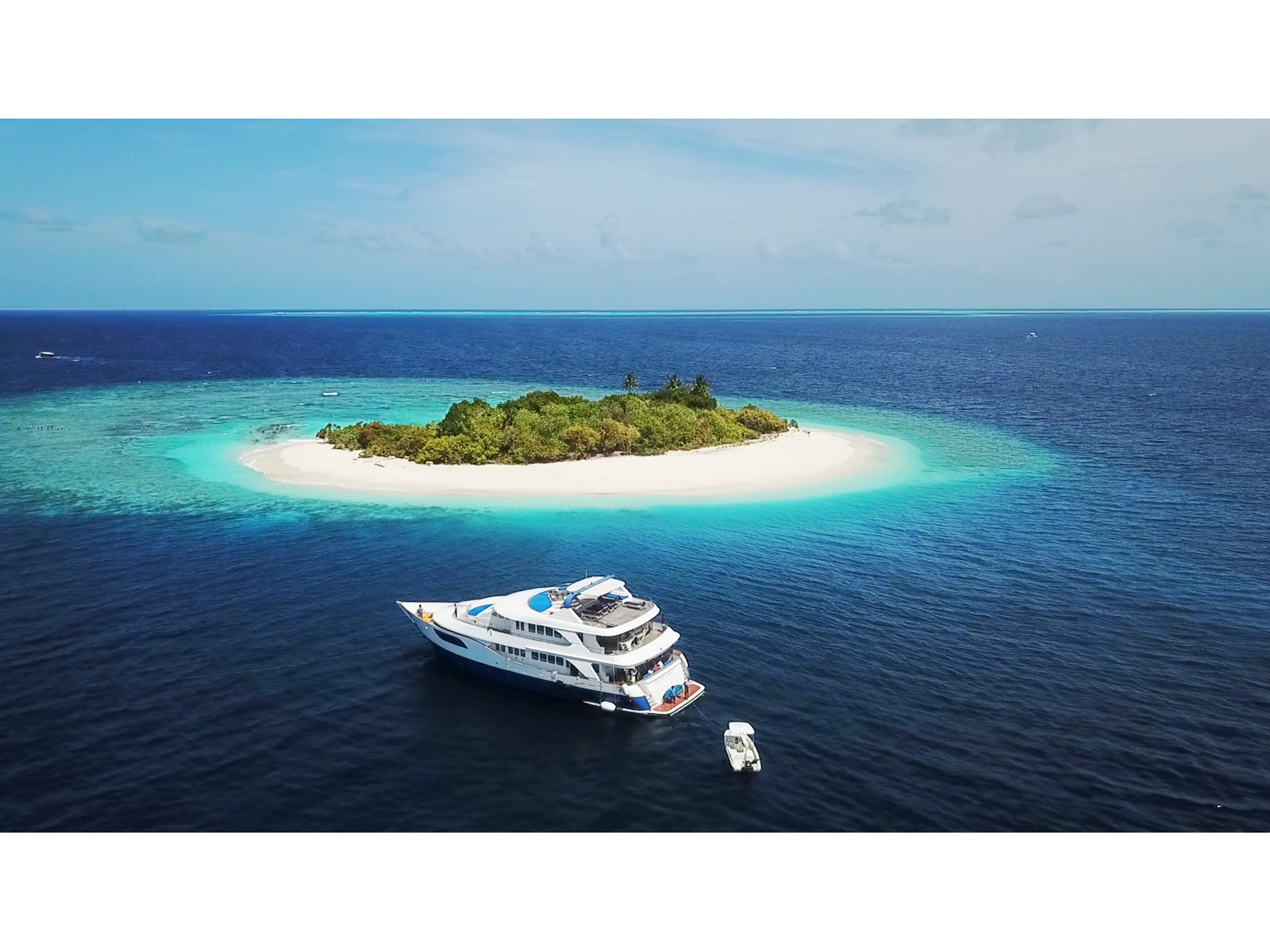 Motoryacht 33M — photo 1