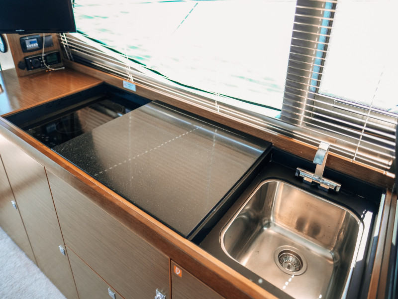 Bavaria R40 FLY — photo 9