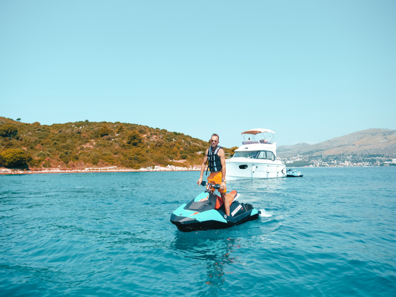 Bavaria R40 FLY — photo 21