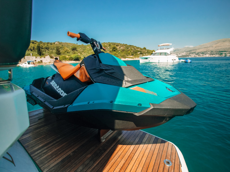 Bavaria R40 FLY — photo 26