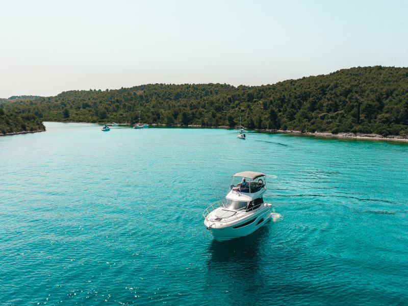 Bavaria R40 FLY — photo 18