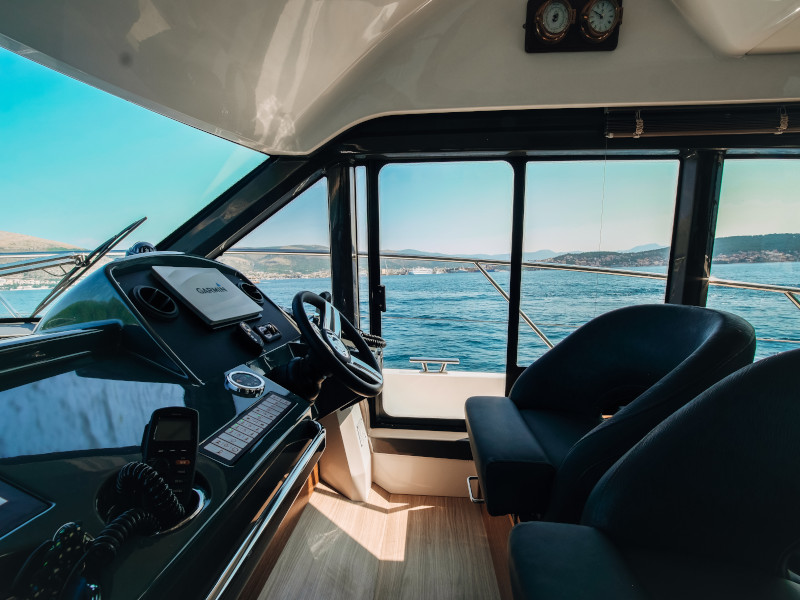 Bavaria R40 FLY — photo 15