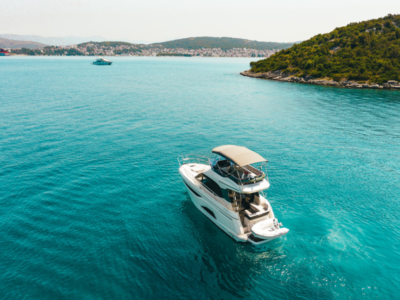 Bavaria R40 FLY — photo 6