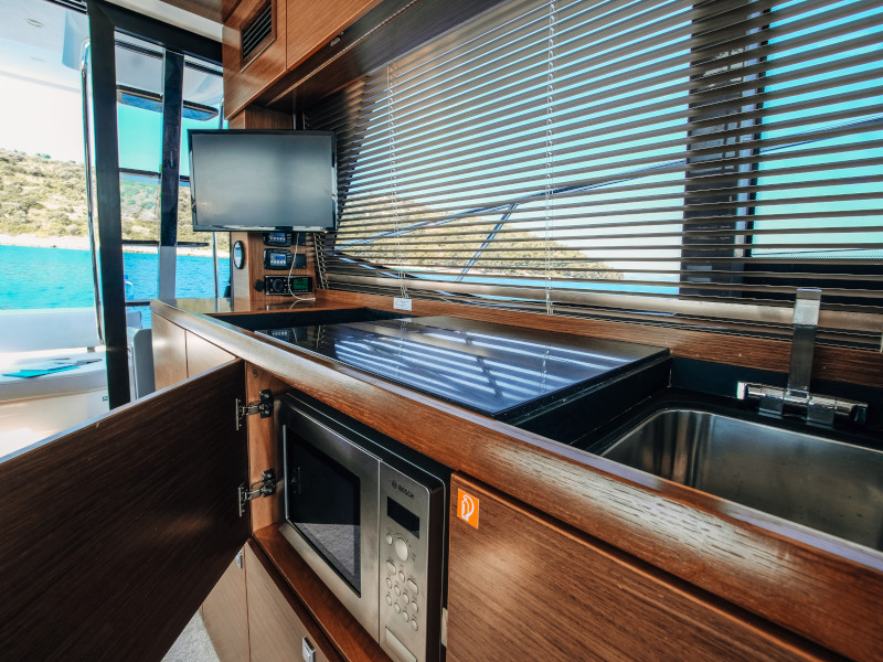 Bavaria R40 FLY — photo 16