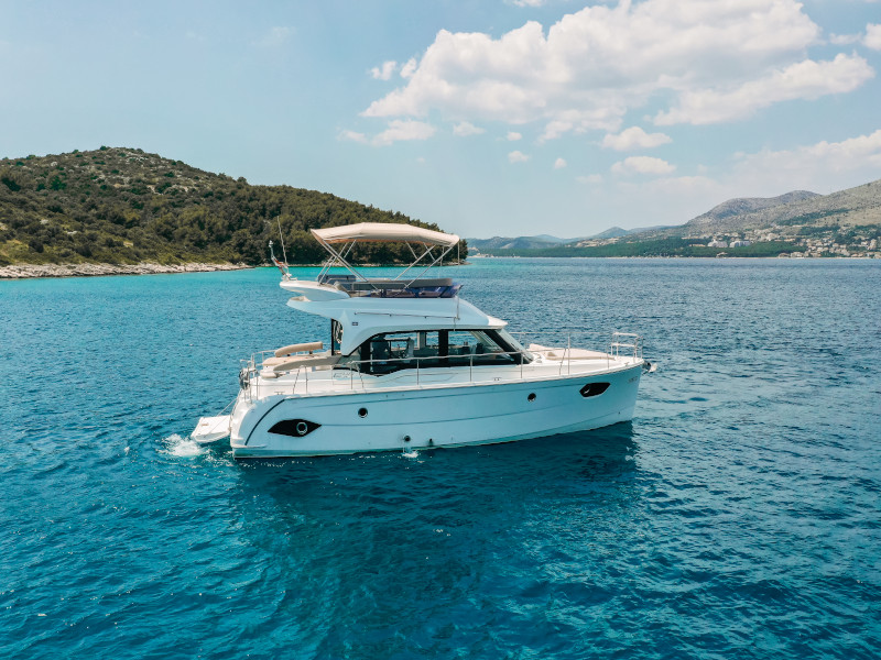 Bavaria E40 Fly — photo 22