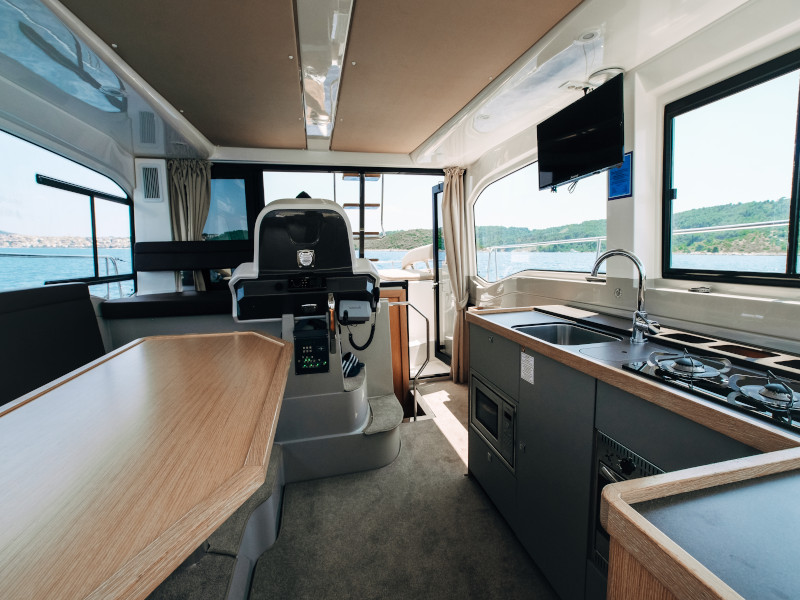 Bavaria E40 Fly — photo 18