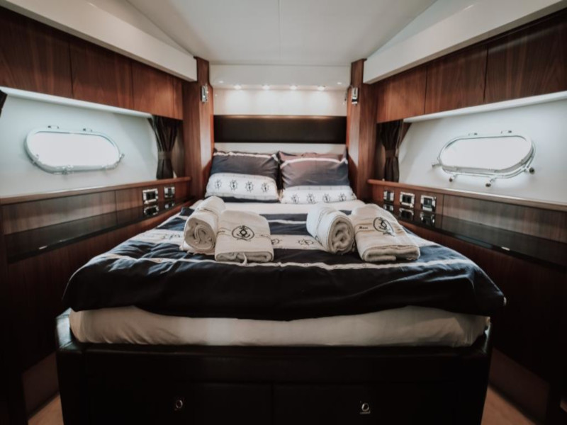 Sunseeker Predator 64 — photo 17
