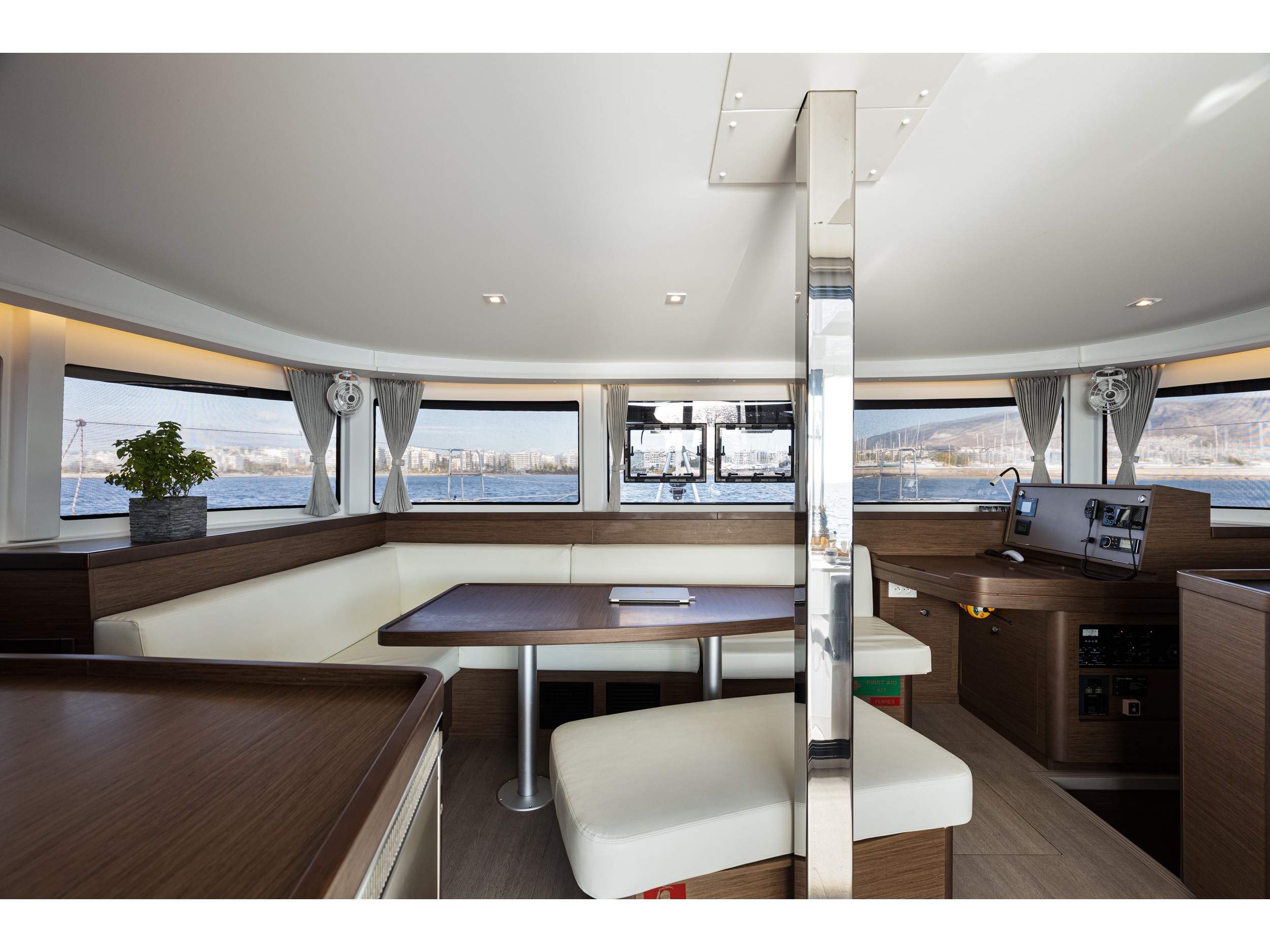 Lagoon 42 — photo 11