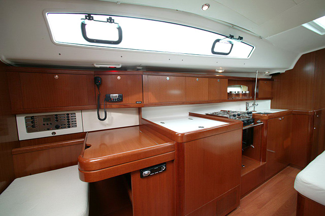 Beneteau Oceanis 40 — photo 2