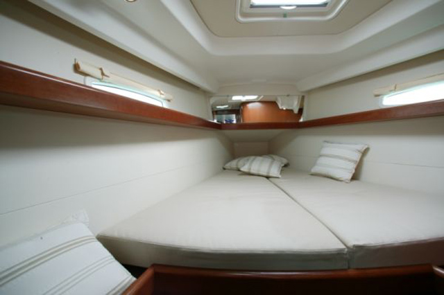Beneteau Oceanis 40 — photo 8