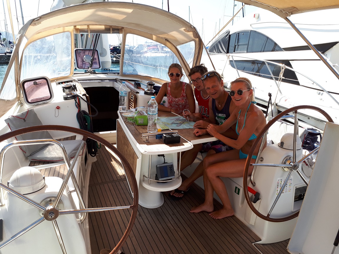 Beneteau Oceanis 40 — photo 5