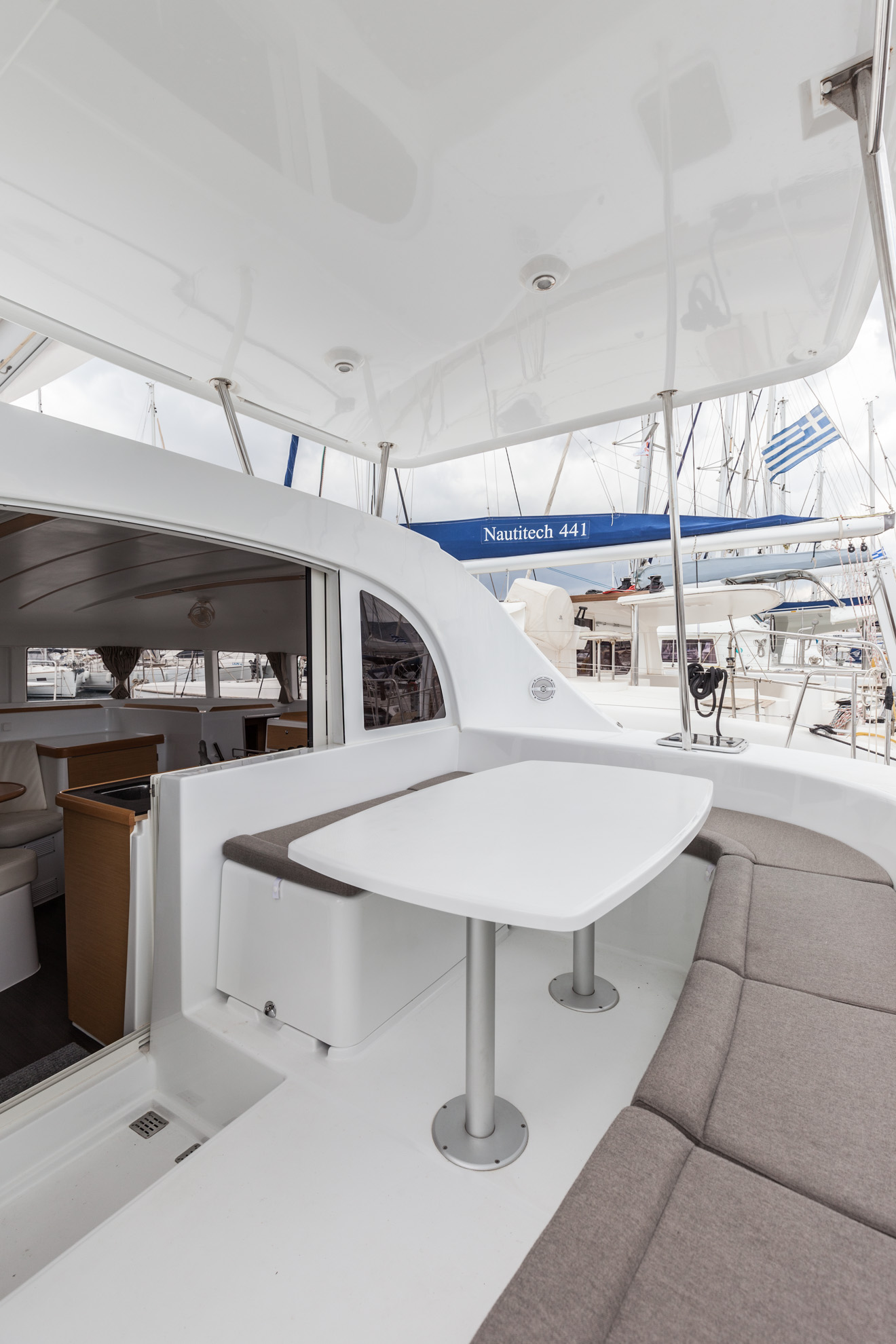 Lagoon 380 S2 — photo 10