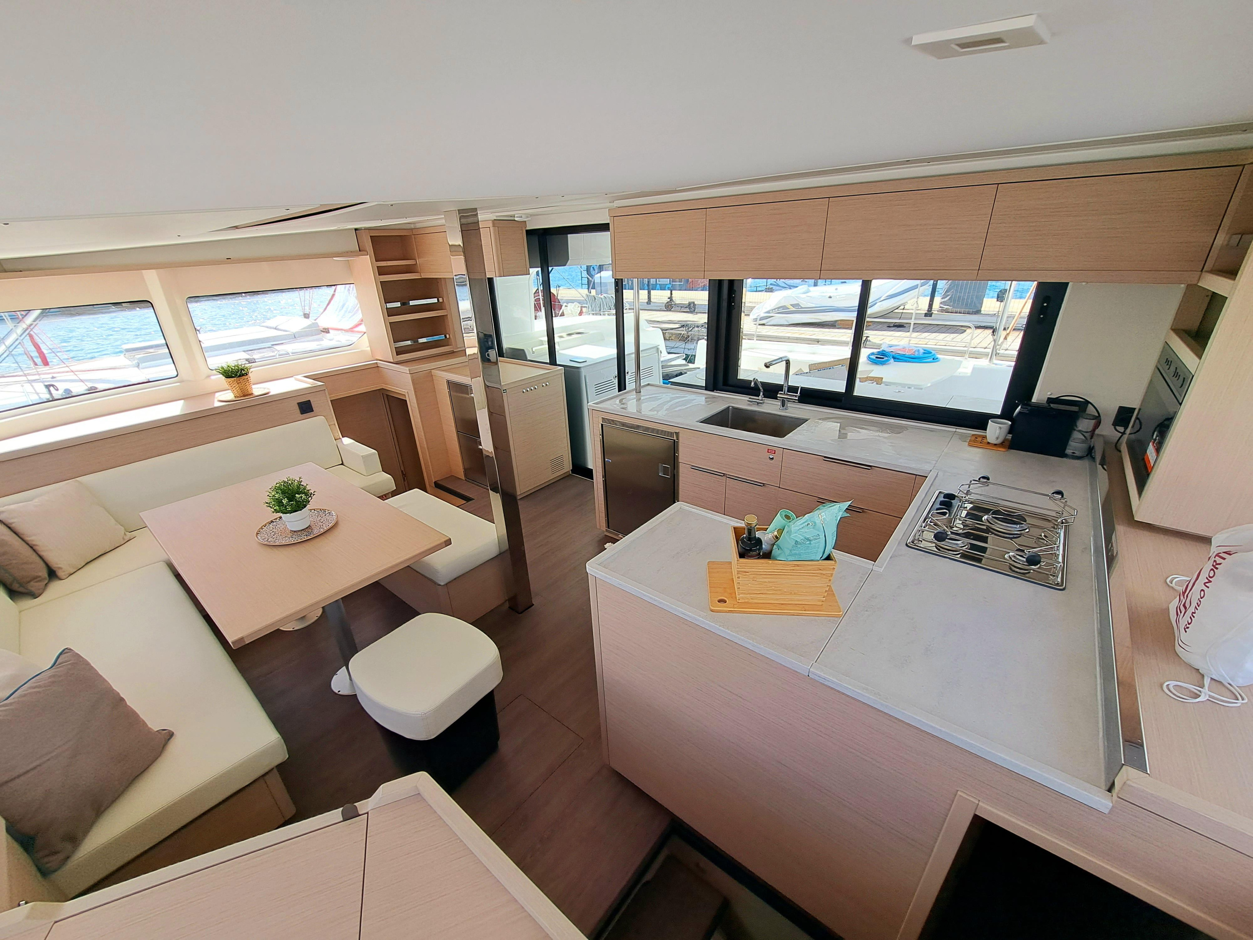 LAGOON 46 / 4 CABINS — photo 4