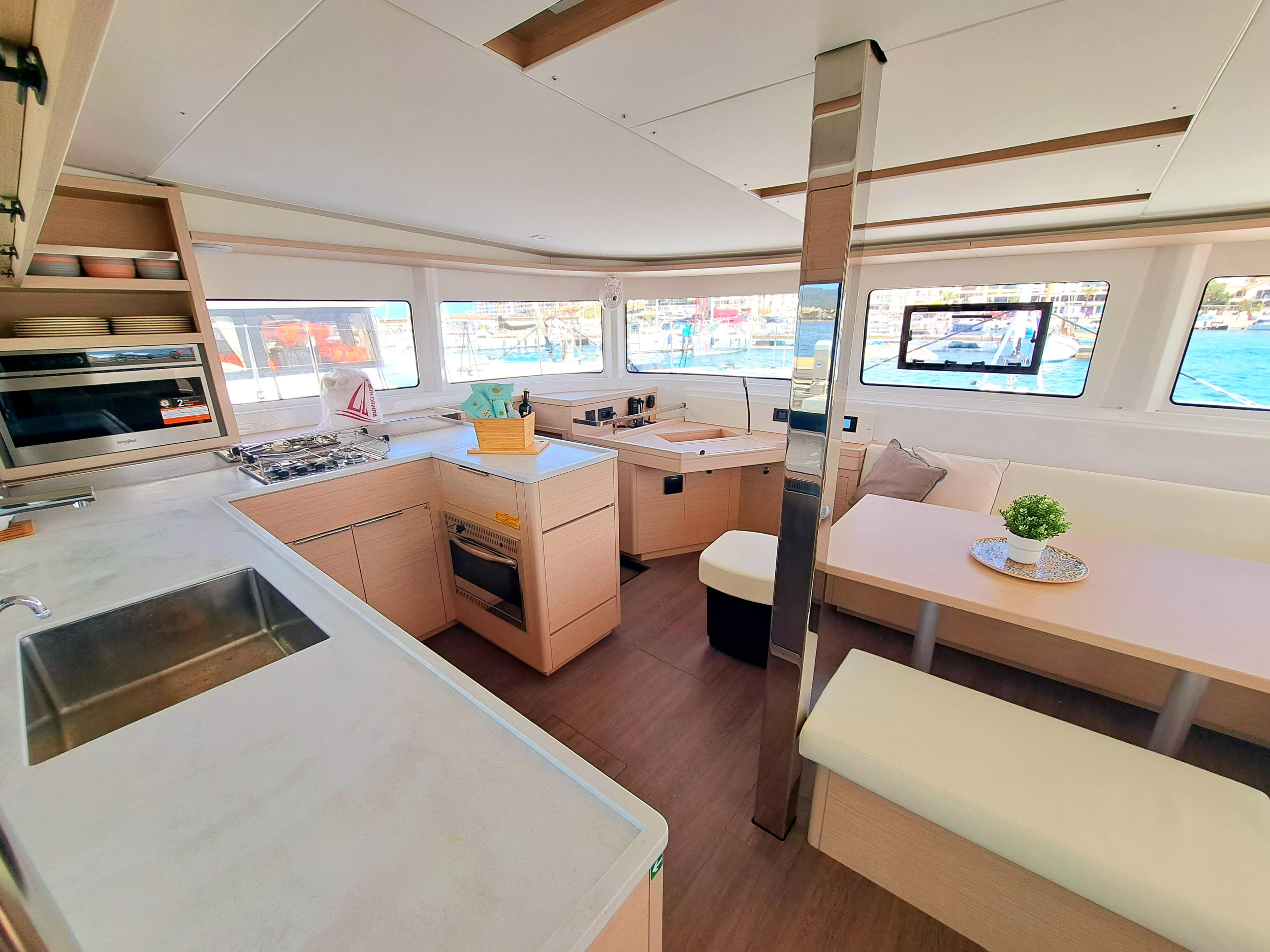 LAGOON 46 / 4 CABINS — photo 10