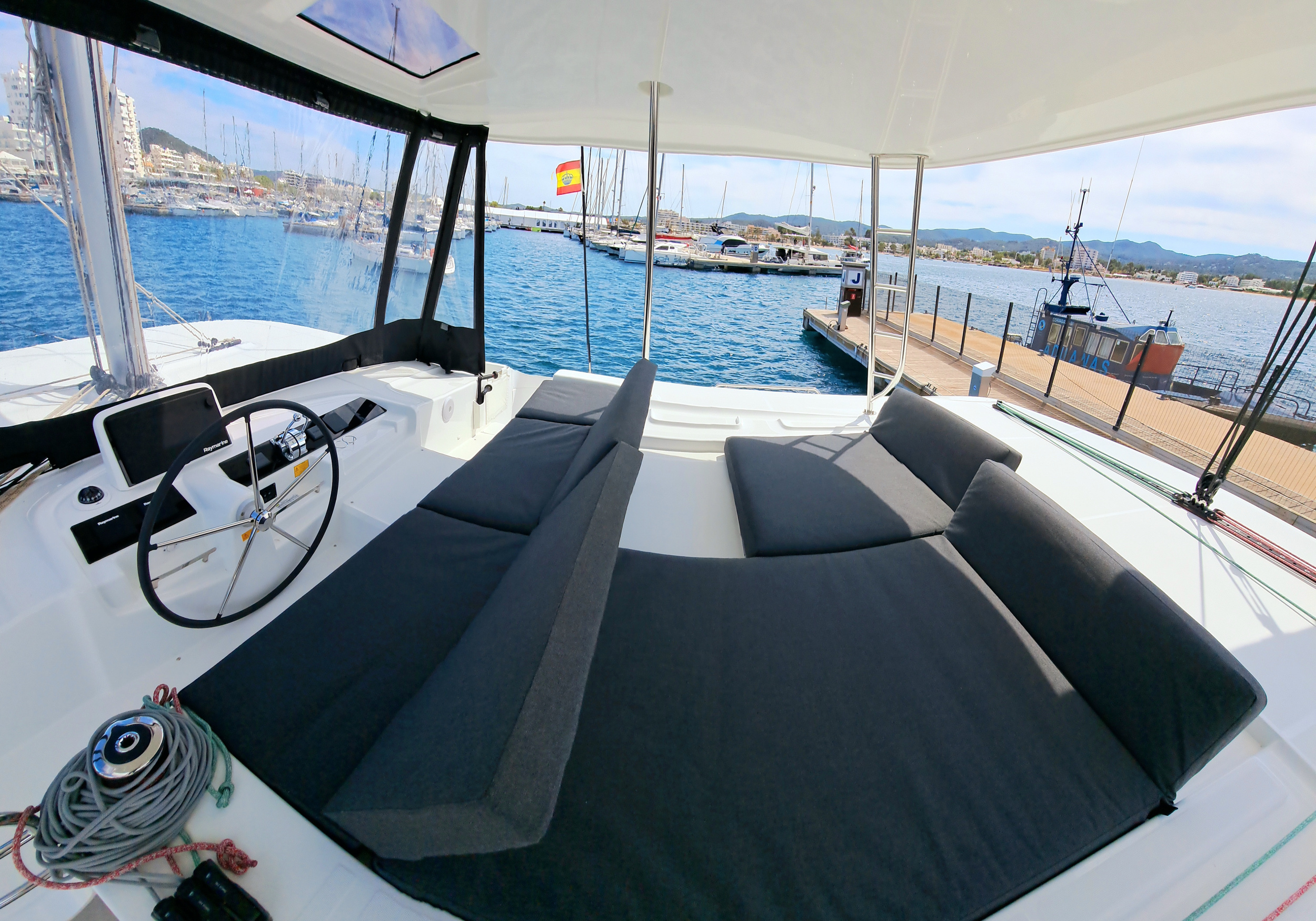 LAGOON 46 / 4 CABINS — photo 13