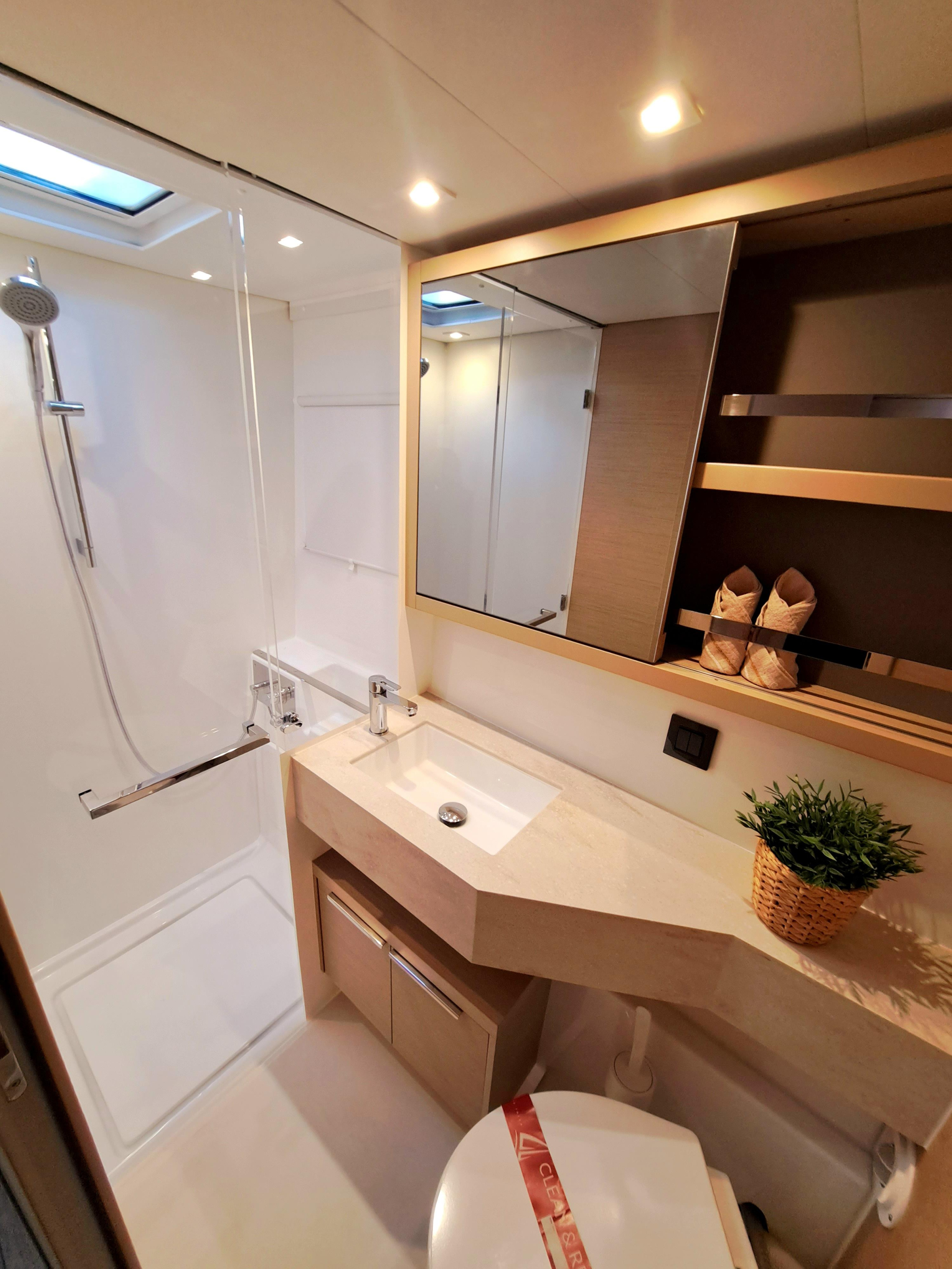 LAGOON 46 / 4 CABINS — photo 6