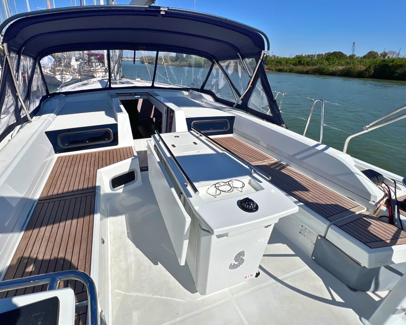 Oceanis 51.1 — photo 10
